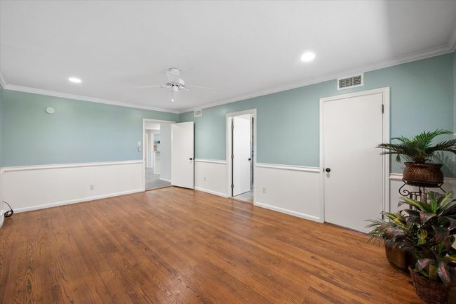 Spacious bedroom | Image 20