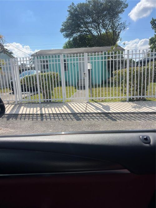 1530 Nw 55th St, Miami, FL, 33142-3130 | Card Image