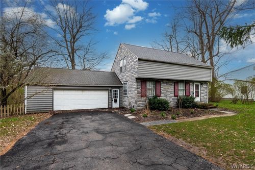 8525 Sunset Dr, Buffalo, NY, 14221-7424 | Card Image