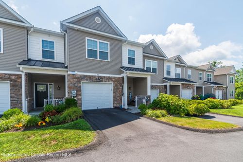 208 Hudson View Ter, Hyde Park, NY, 12538-3544 | Card Image