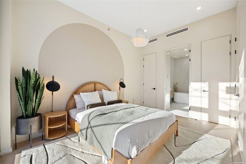 2j-31-16 21st St, Astoria, NY, 11106-4518 | Card Image