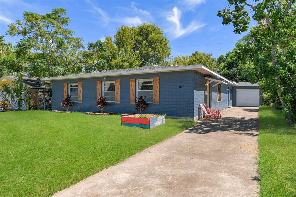 Tarpon Ave, Galveston, TX 77550