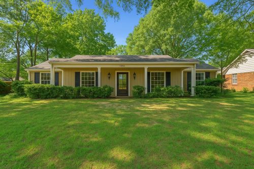 8018 Cross Pike Dr, Germantown, TN, 38138-8122 | Card Image
