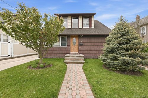 50 Leonard Ave, Freeport, NY, 11520-1605 | Card Image