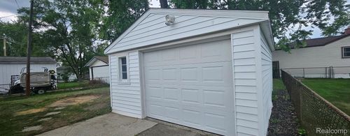 960 Radcliff St, Garden City, MI, 48135-1051 | Card Image