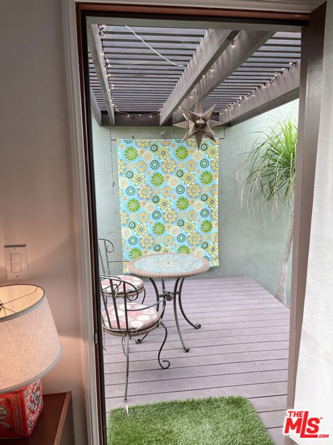 10739 Jefferson Blvd, Home with 4 bedrooms, 2 bathrooms and 2 parking in Culver City CA | Image 14