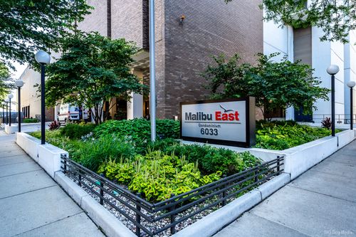 31m-6033 N Sheridan Rd, Chicago, IL, 60660-3048 | Card Image
