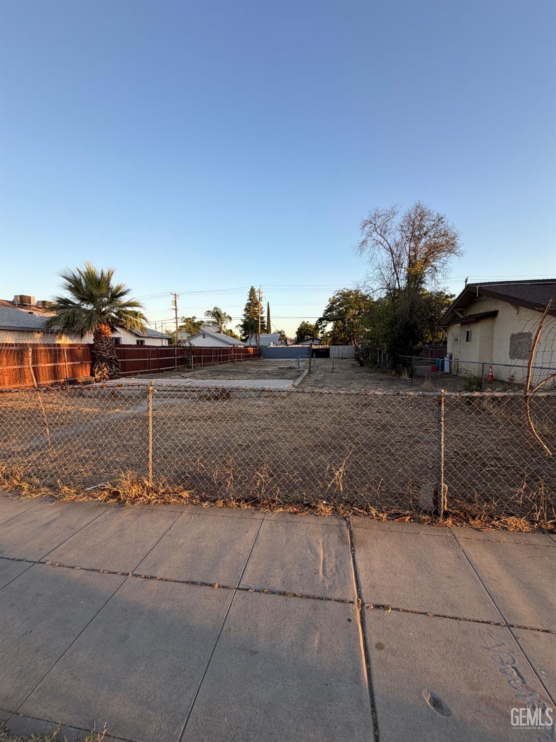 1221 Niles St, Bakersfield, CA 93305