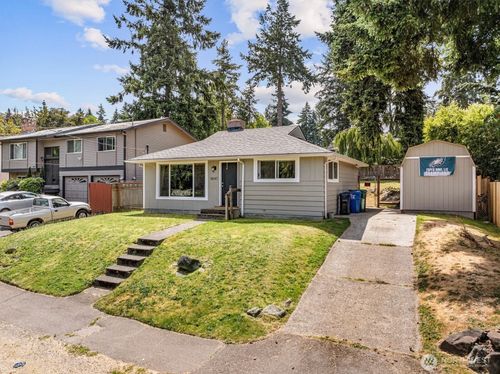 14047 Meridian Ave N, Seattle, WA, 98133-7229 | Card Image