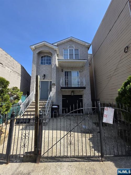 135 Highland Ave, Newark, NJ, 07104-1144 | Card Image