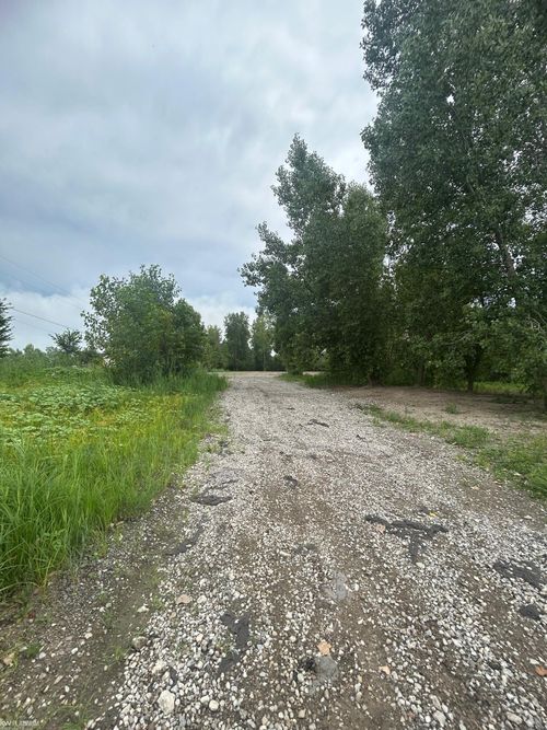 3255 Plank Rd, Cottrellville, MI, 48039-1466 | Card Image