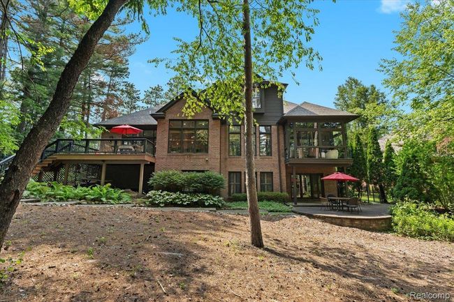 Plenty of room for outdoor living. | Image 43