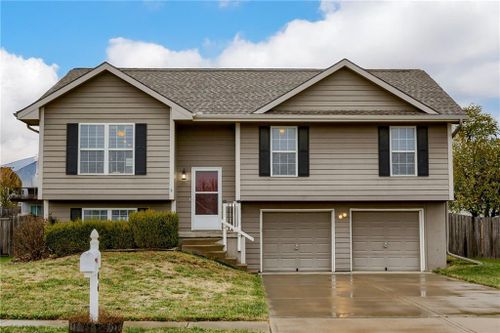 1106 Coneflower Street, Smithville, MO, 64089 | Card Image