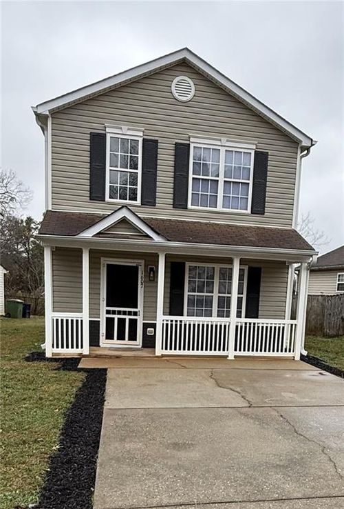 1607 Hallmark Hills Dr, Griffin, GA, 30223-8790 | Card Image