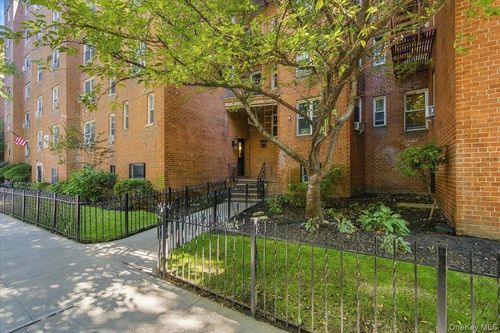 2e-3325 81st St, Jackson Heights, NY, 11372-1324 | Card Image