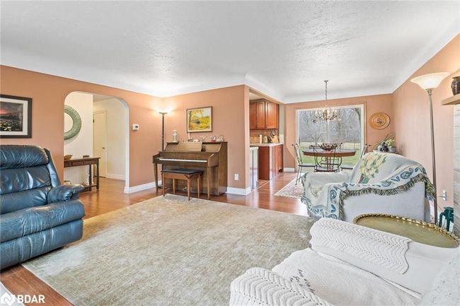 11317 Regional Rd 25, House other with 3 bedrooms, 1 bathrooms and 8 parking in Halton Hills ON | Image 14