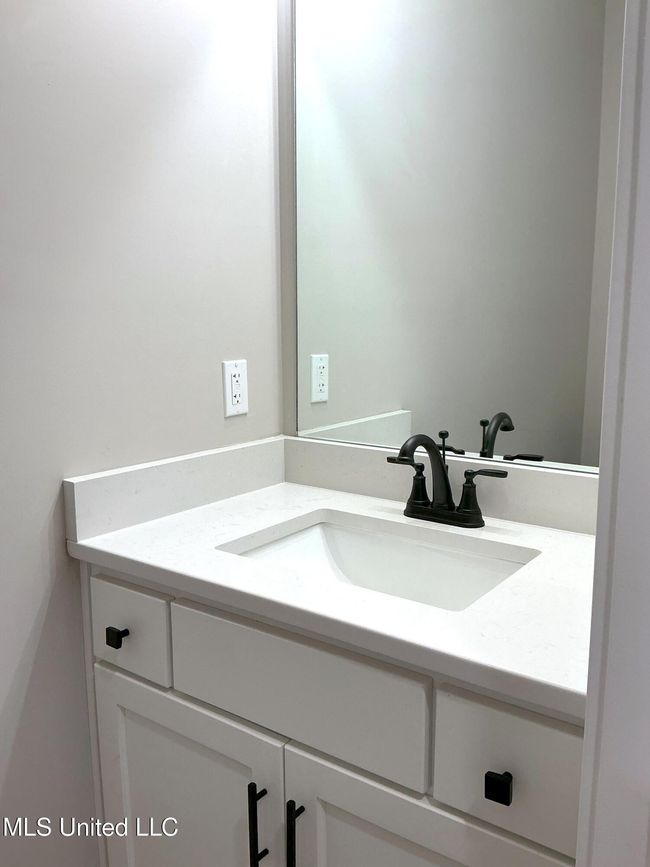 Half Bathroom | Image 19