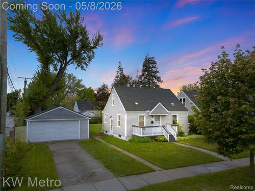 13631 Kingston St, Oak Park, MI, 48237-1137 | Card Image