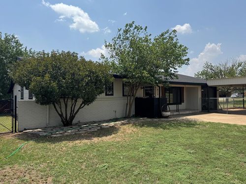 915 E 9th St, Colorado City, TX, 79512-5309 | Card Image