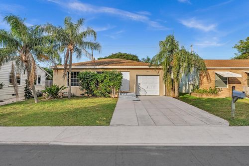 811 N B St, Lake Worth Beach, FL, 33460-2430 | Card Image