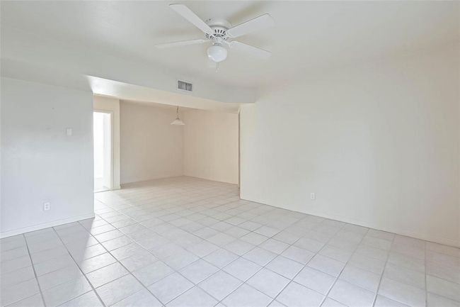 APT-27 - 3045 Walnut Bend Ln, House attached with 3 bedrooms, 2 bathrooms and null parking in Houston TX | Image 8