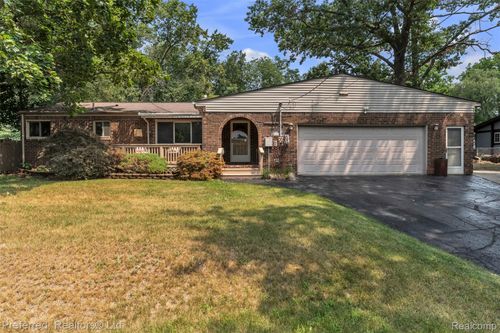 8822 Pontiac Lake Road, White Lake Charter Township, MI, 48386 | Card Image