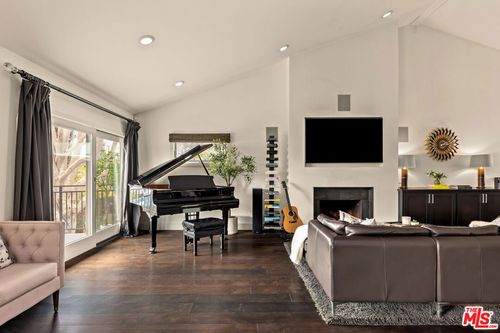 8231 Gulana Avenue, Playa del Rey, CA, 90293 | Card Image