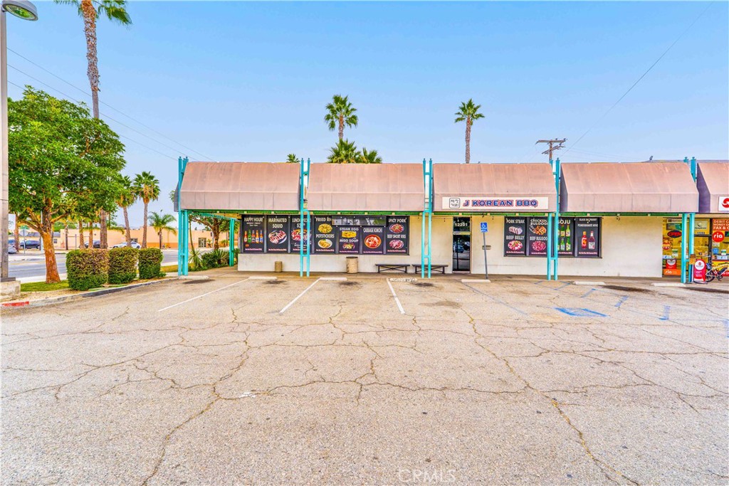 12201 Carson St, Hawaiian Gardens, CA 90716