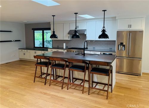 126 Fallen Leaf Ln, Westlake Village, CA, 91361-4803 | Card Image