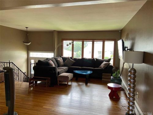 2861 Terrell Ave, Oceanside, NY, 11572-1136 | Card Image