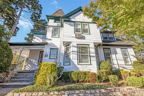 215 Conklin St, Farmingdale, NY, 11735-2608 | Card Image