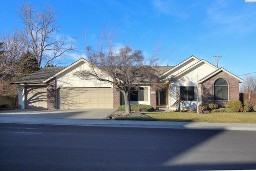 102 View Meadows Ct, Richland, WA, 99352-7640 | Card Image