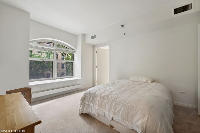 APT-303 - 25 E Superior St, Condo with 2 bedrooms, 2 bathrooms and 1 parking in CHICAGO IL | Image 11