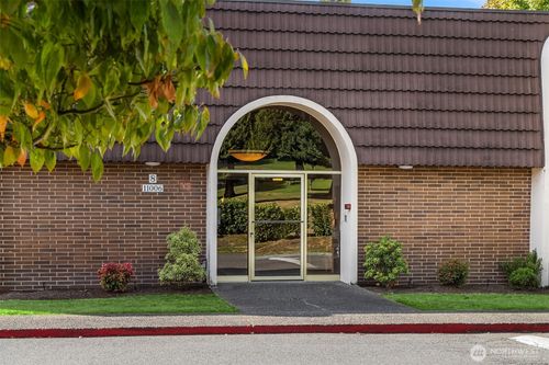 811-11006 Ne 68th St, Kirkland, WA, 98033-7162 | Card Image