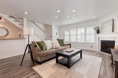 unit-10-14332 Dickens St, Sherman Oaks, CA, 91423-4125 | Card Image