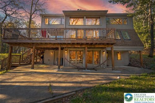 560 Forest Dr, Palmerton, PA, 18071-5218 | Card Image