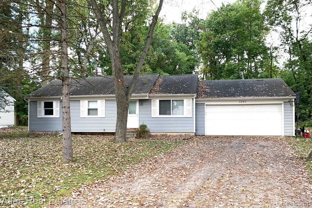 Delta Rd, Walled Lake, MI 48390