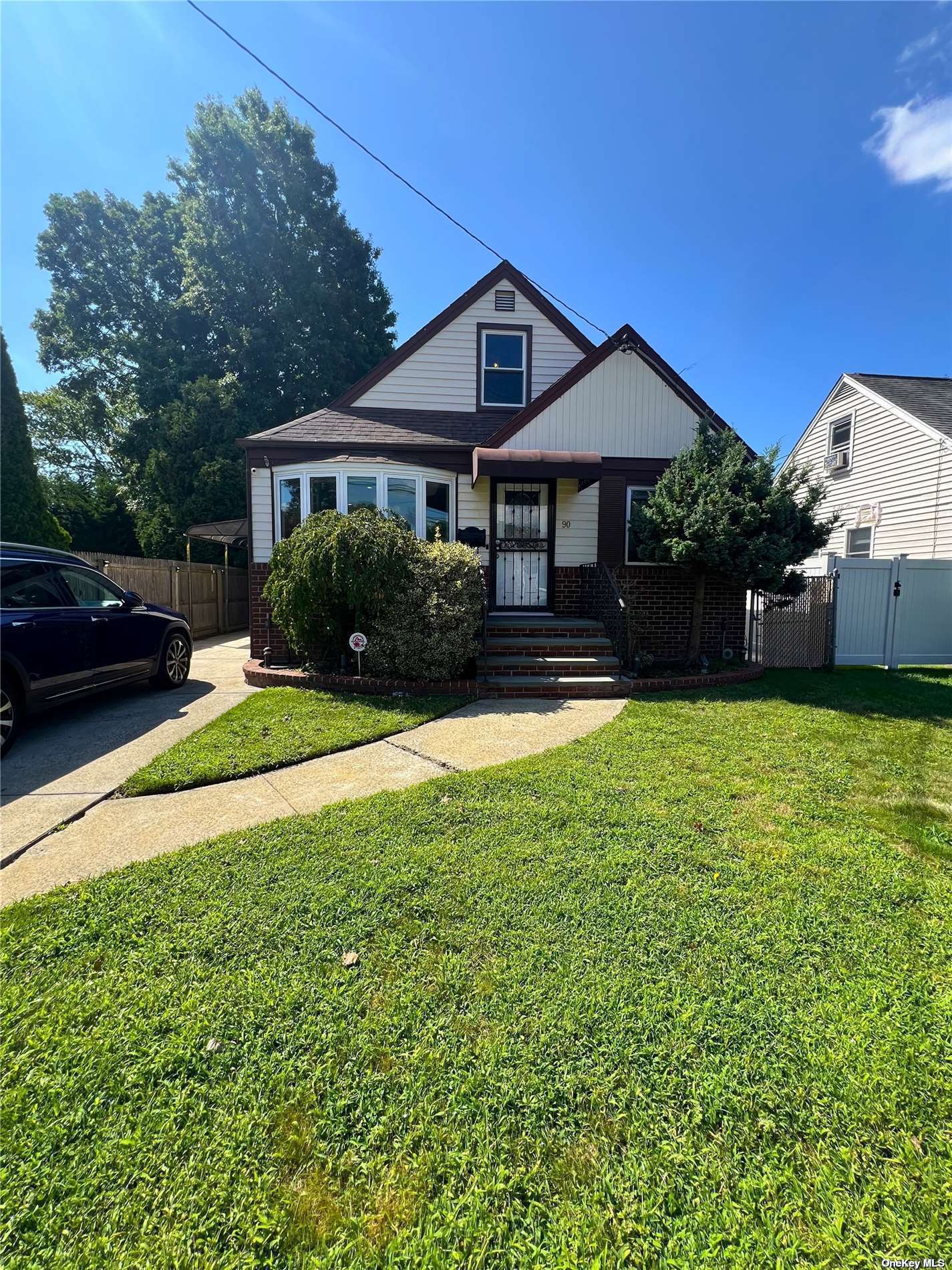 Commonwealth Ave, Massapequa, NY 11758
