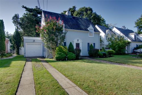 700 W Carl Ave, North Baldwin, NY, 11510-1814 | Card Image