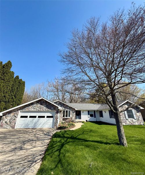 2949 E Hillside Dr, Midland, MI, 48640-8539 | Card Image