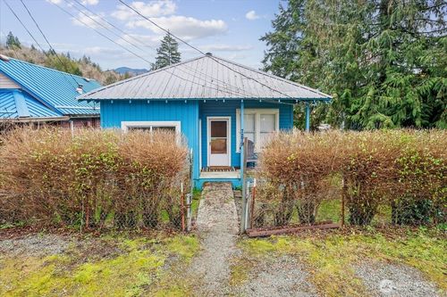 7279 B Ave, Concrete, WA, 98237-9693 | Card Image