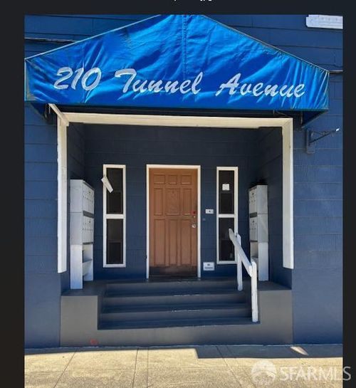 210 Tunnel Ave, Richmond, CA, 94801-3961 | Card Image