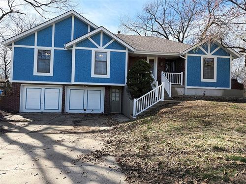 1701 Sw White Oak Ln, Blue Springs, MO, 64015-5339 | Card Image