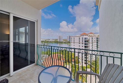 ts18-19900 E Country Club Dr, Aventura, FL, 33180-3382 | Card Image