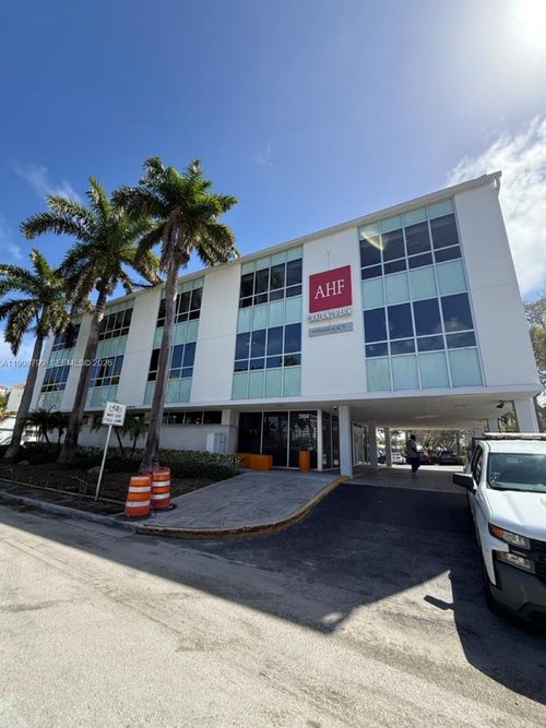 2866 E Oakland Park Blvd, Fort Lauderdale, FL, 33306-1815 | Card Image