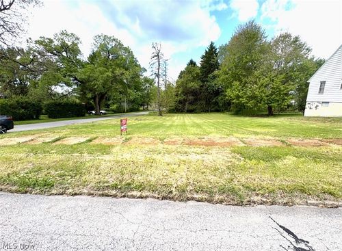 386 & 387 Dearborn, Girard, OH, 44420 | Card Image