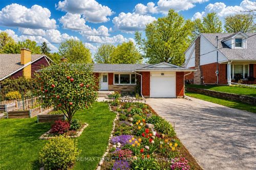 92 Braeside Ave, Waterloo, ON, N2J2C6 | Card Image