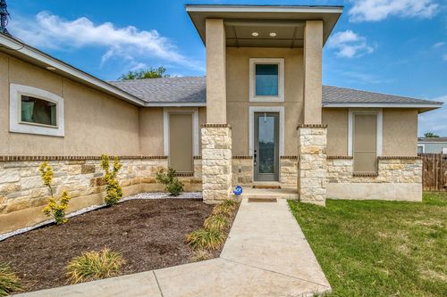 478 Las Palomas Dr, Lytle, TX, 78052-3566 | Card Image