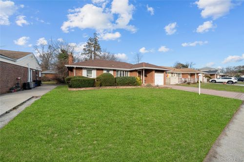 831 Dean Dr, North Baldwin, NY, 11510-1108 | Card Image