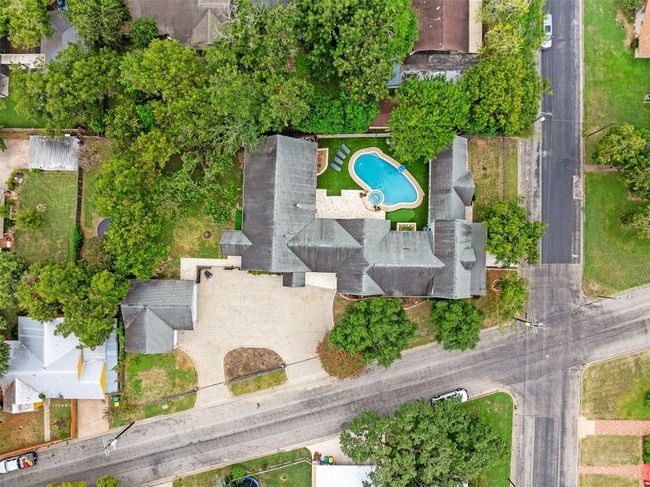 305 S Madison St, House other with 6 bedrooms, 7 bathrooms and 4 parking in La Grange TX | Image 8